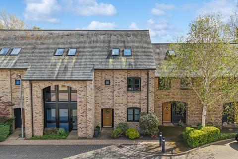 4 bedroom terraced house to rent, Baker Close, Huntingdon PE28