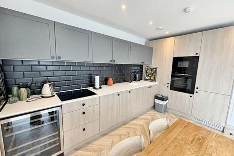 2 bedroom apartment to rent, Bankside, Colliers Yard, Salford