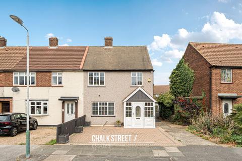 3 bedroom end of terrace house for sale, New Zealand Way, Rainham, RM13