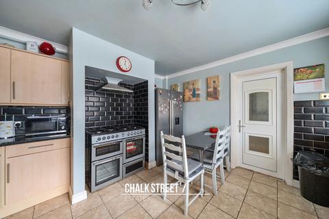 3 bedroom end of terrace house for sale, New Zealand Way, Rainham, RM13