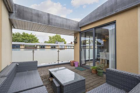 2 bedroom penthouse for sale, West Barnes Lane, New Malden KT3