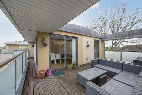 2 bedroom penthouse for sale, West Barnes Lane, New Malden KT3