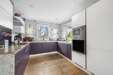 2 bedroom penthouse for sale, West Barnes Lane, New Malden KT3