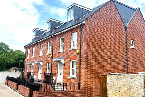 4 bedroom end of terrace house to rent, St Johns Mews, Canterbury, Canterbury