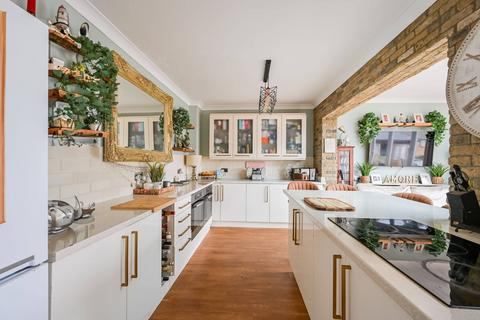 26 Larkshall Crescent, London, E4 6NS