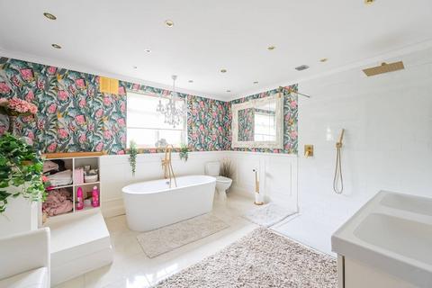 26 Larkshall Crescent, London, E4 6NS