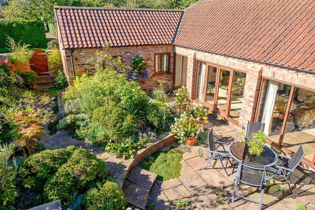Courtyard garden