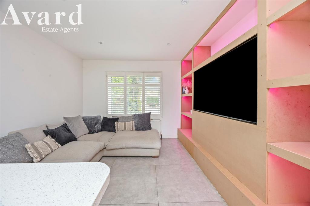 Lomond Avenue, 15 011.JPG