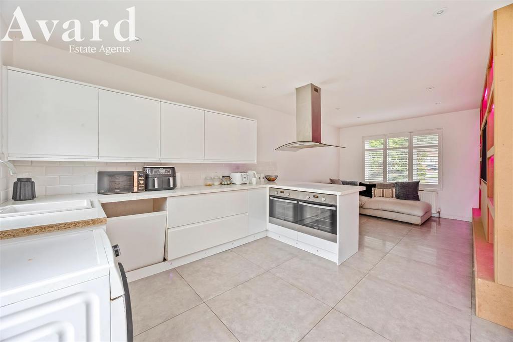 Lomond Avenue, 15 009.JPG