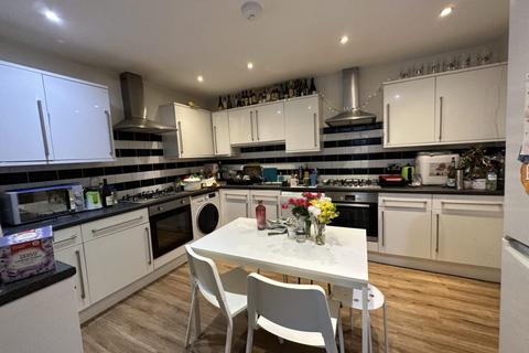 7 bedroom semi-detached house to rent, Withington M20