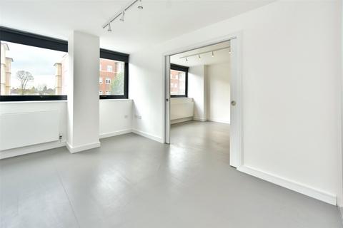 undefined, High Road, London, N12