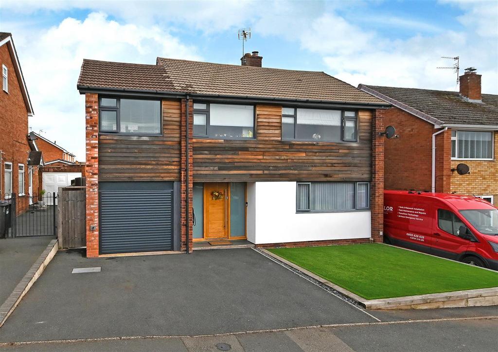 12 Queensway Drive-13.jpg