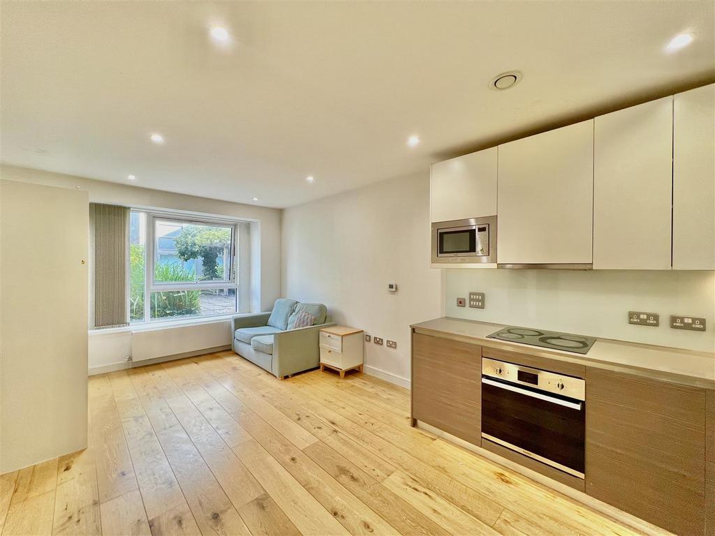 Kitchen / Lounge