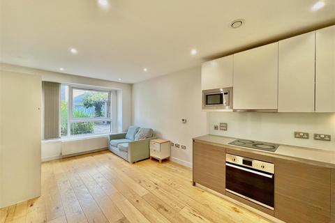 undefined, Lampton Road, Hounslow TW3