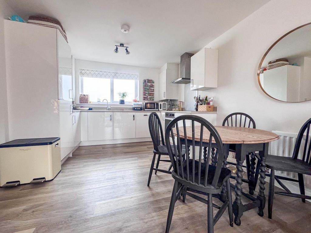 Kitchen/Dining Space