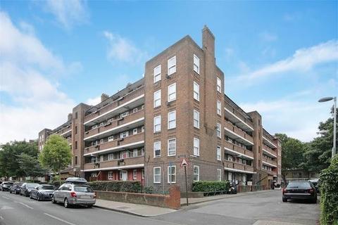 3 bedroom flat to rent, Lilford Road London SE5