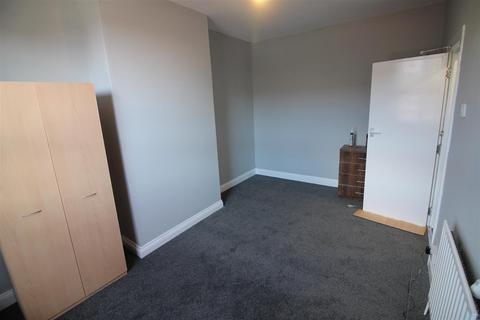 6 bedroom house to rent, Royal Park Avenue, Hyde Park, Leeds