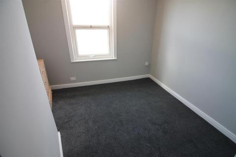 6 bedroom house to rent, Royal Park Avenue, Hyde Park, Leeds