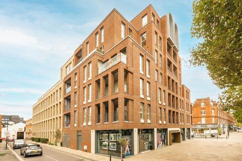 Studio to rent, King Street, London W6