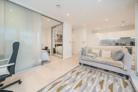 Studio to rent, King Street, London W6