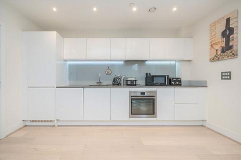 Studio to rent, King Street, London W6
