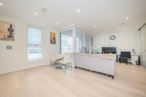 Studio to rent, King Street, London W6