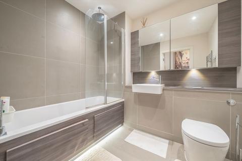 Studio to rent, King Street, London W6