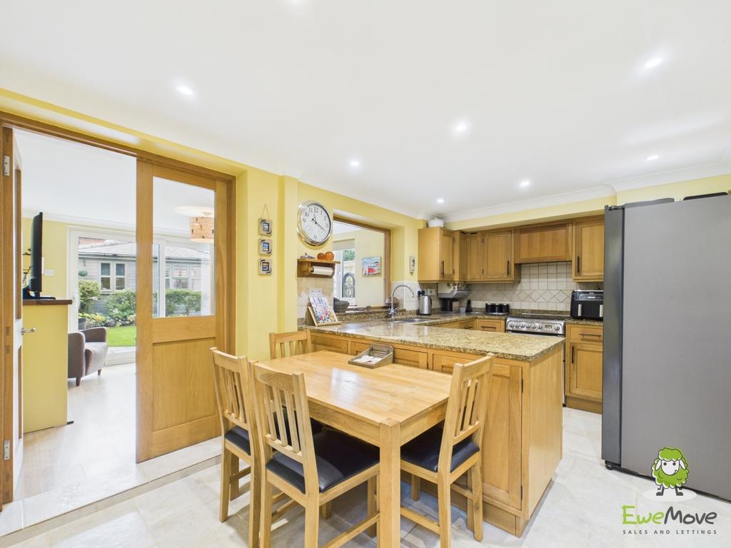 Ewe Move Estate Agents Basingstoke - Dursley Cottag