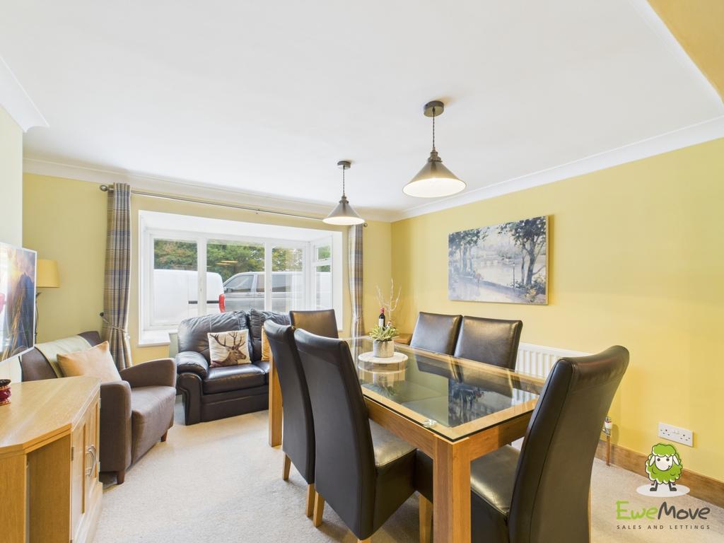 Ewe Move Estate Agents Basingstoke - Dursley Cottag