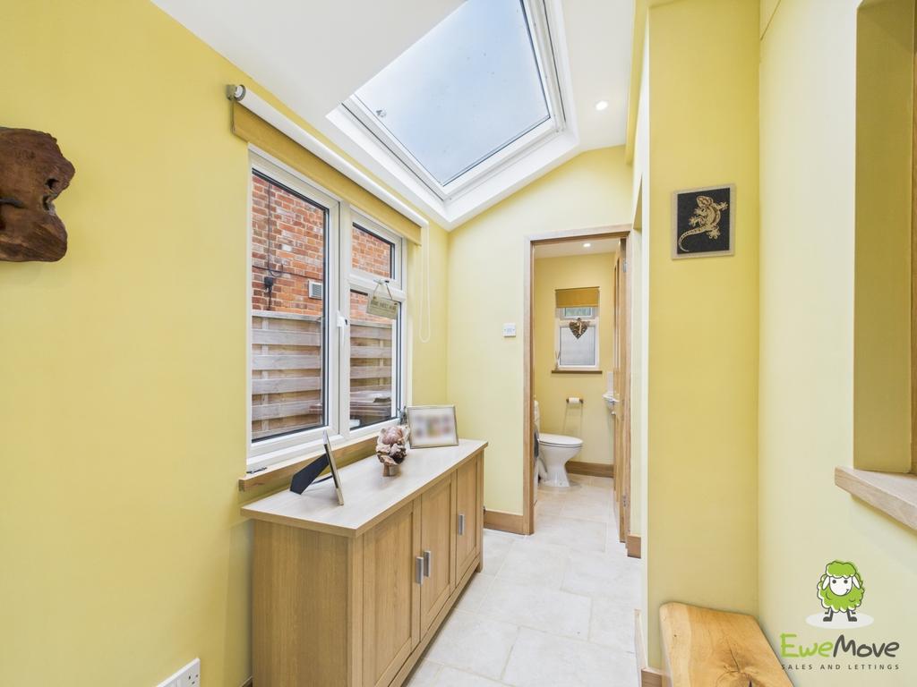 Ewe Move Estate Agents Basingstoke - Dursley Cottag