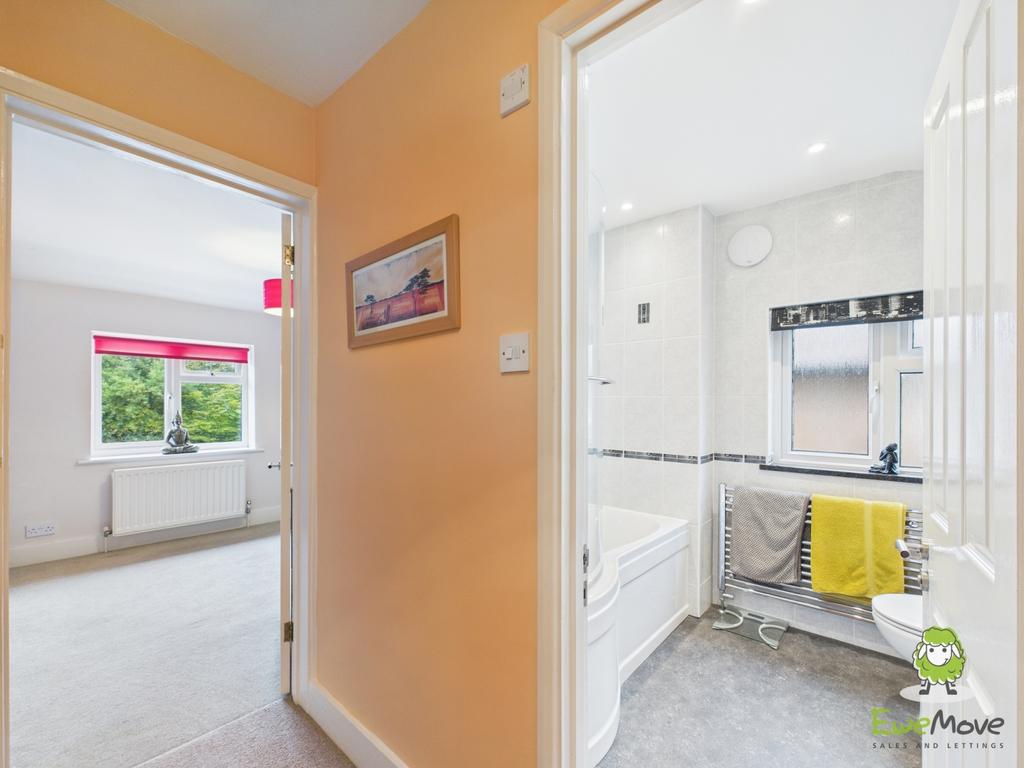 Ewe Move Estate Agents Basingstoke - Dursley Cottag