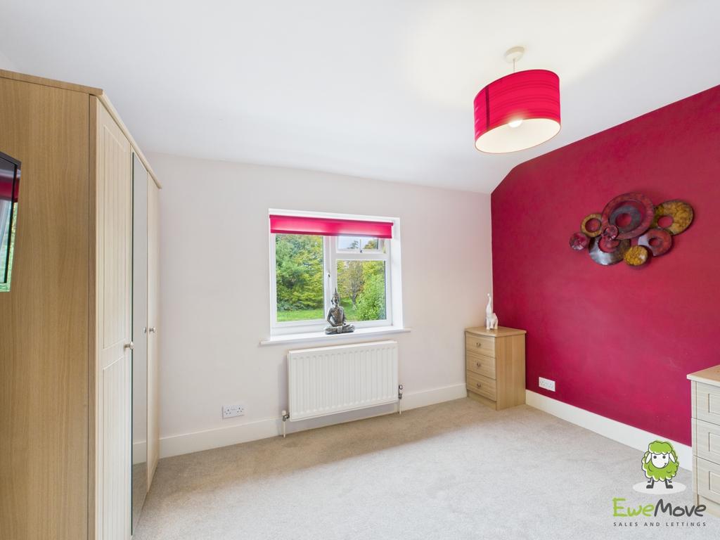 Ewe Move Estate Agents Basingstoke - Dursley Cottag