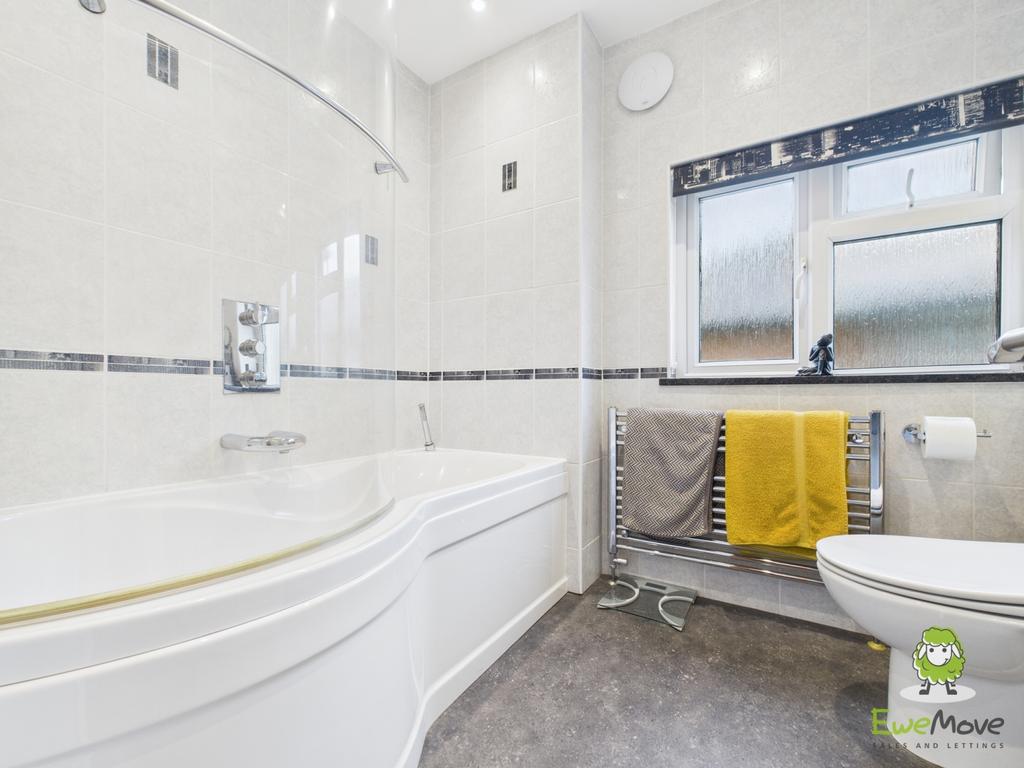 Ewe Move Estate Agents Basingstoke - Dursley Cottag