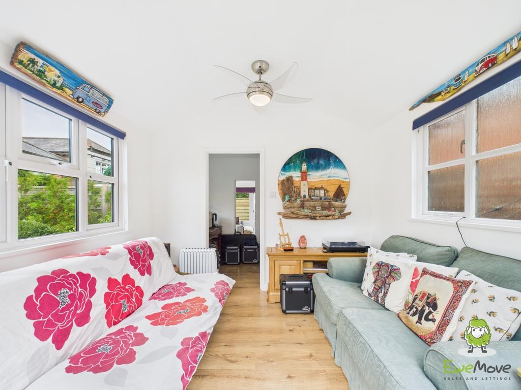Ewe Move Estate Agents Basingstoke - Dursley Cottag