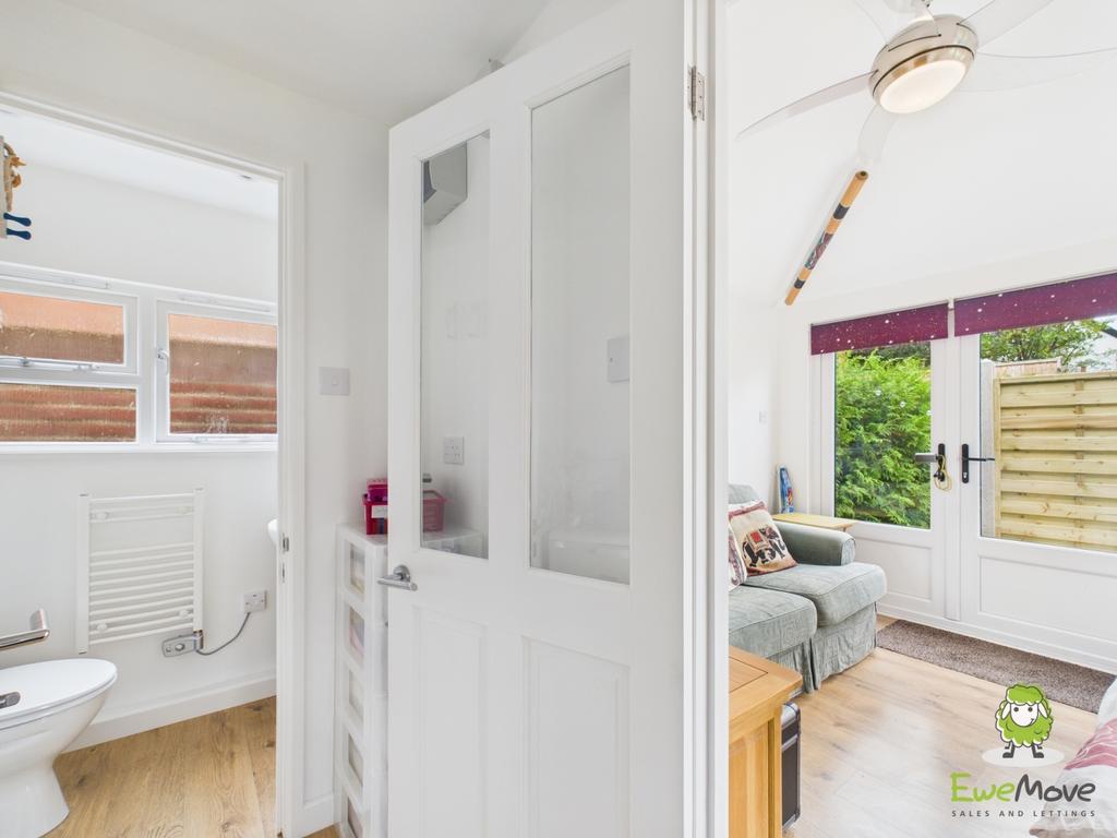 Ewe Move Estate Agents Basingstoke - Dursley Cottag