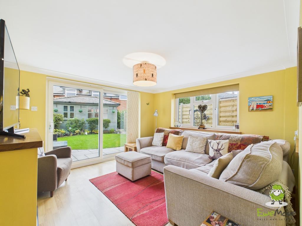 Ewe Move Estate Agents Basingstoke - Dursley Cottag