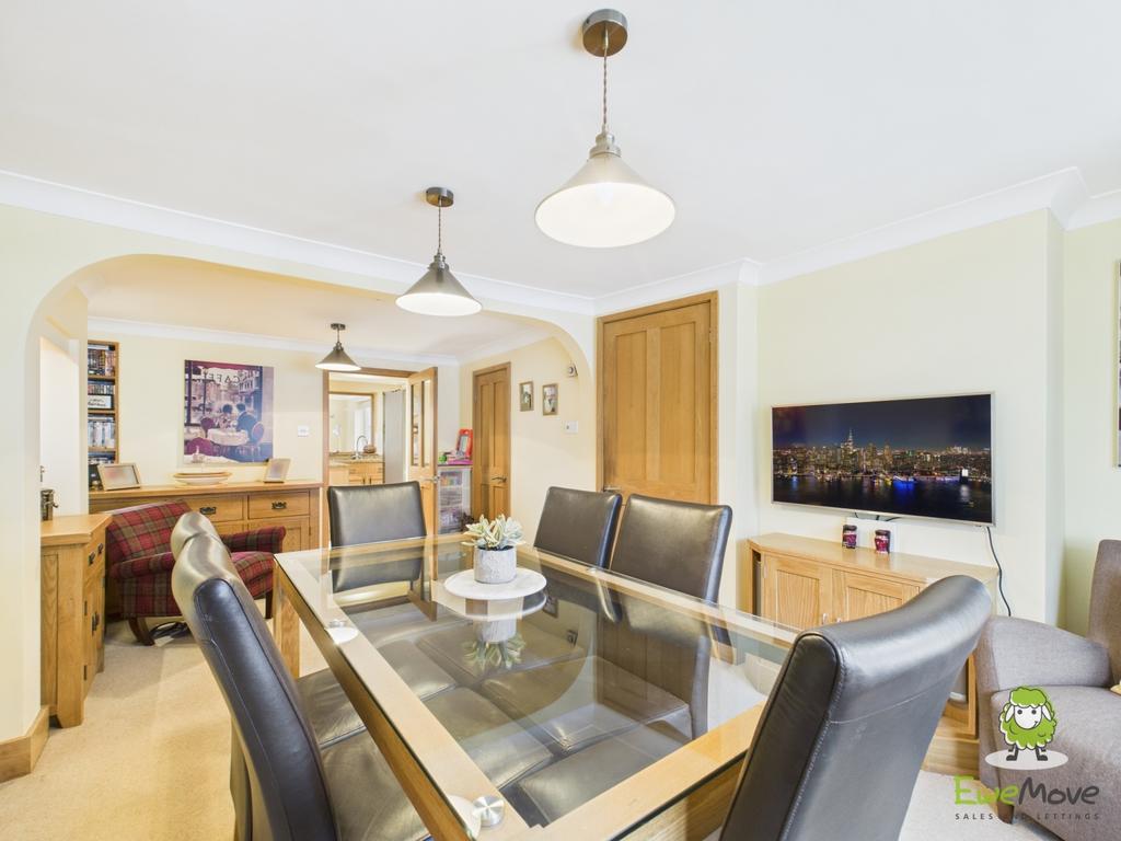Ewe Move Estate Agents Basingstoke - Dursley Cottag