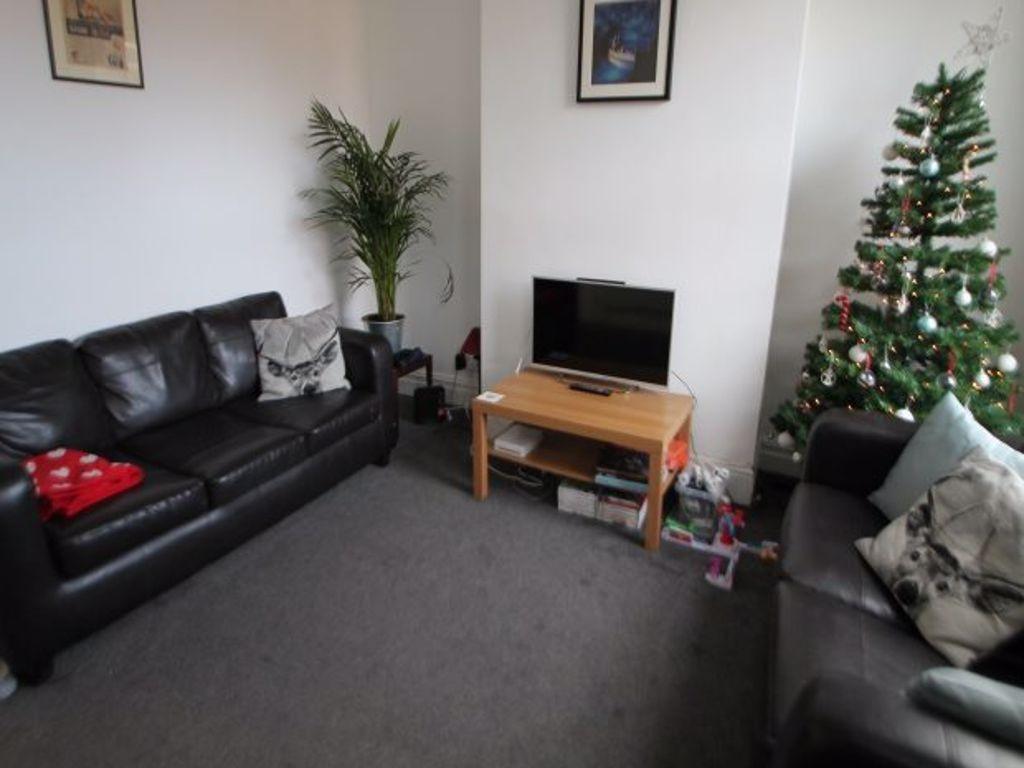 A cozy and well-maintained living room featurin...