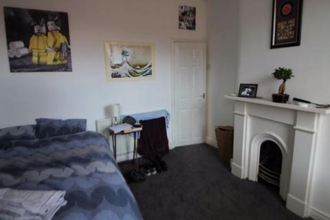 3 bedroom house to rent, Woodsley Road, Leeds LS3