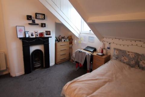 3 bedroom house to rent, Woodsley Road, Leeds LS3