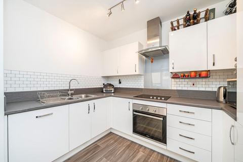 2 bedroom flat for sale, Loughborough Park, London SW9