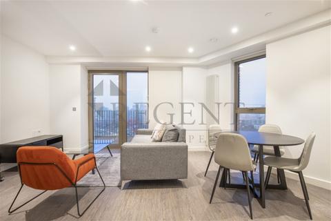 Royal Docks West, Western Gateway, E16