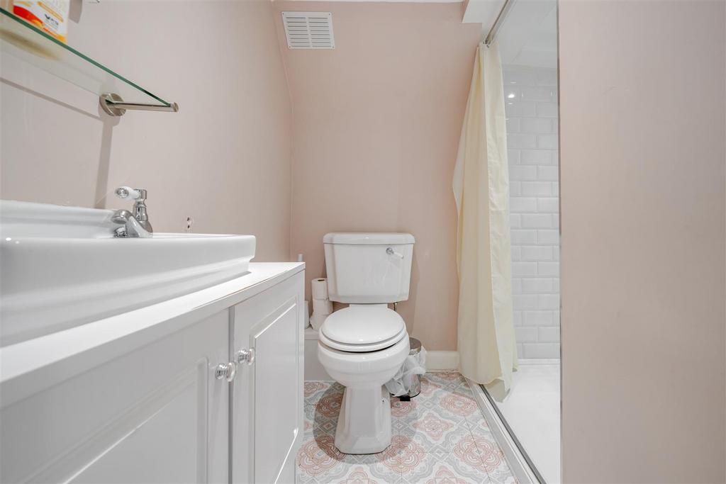 Third floor shower room