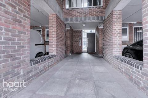 undefined, Abbeyfields Close, LONDON