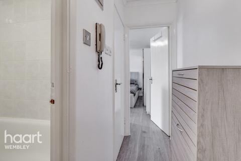 undefined, Abbeyfields Close, LONDON
