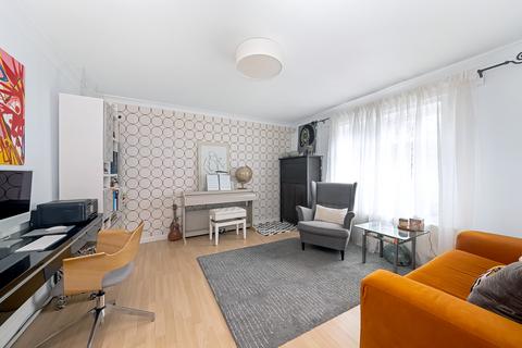 Joyce Page Close, Charlton, SE7