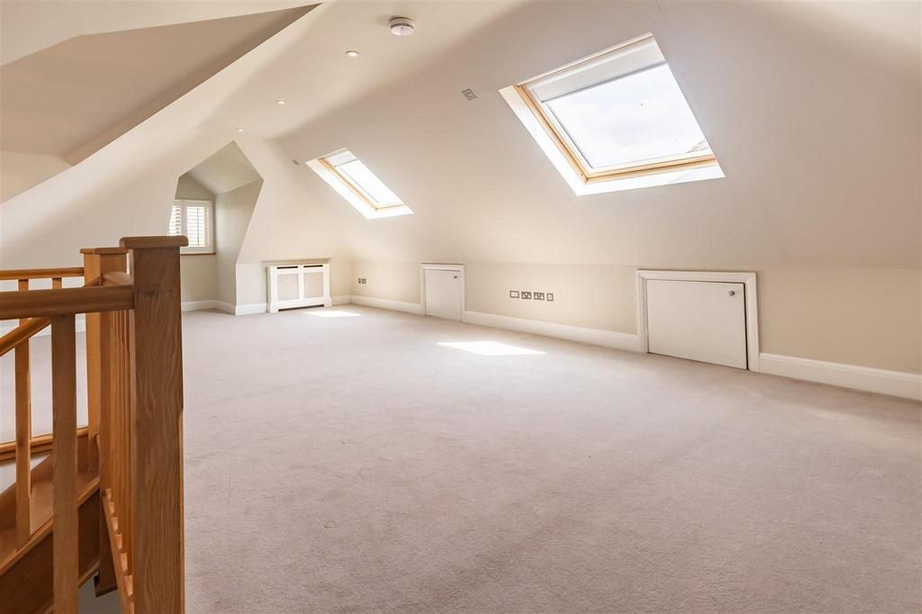 30 B Blackacre Road Theydon Bois, Essex, CM16 7 LU (