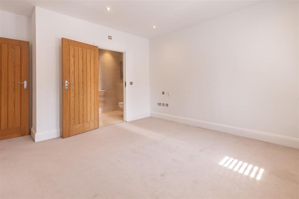 30 B Blackacre Road Theydon Bois, Essex, CM16 7 LU (