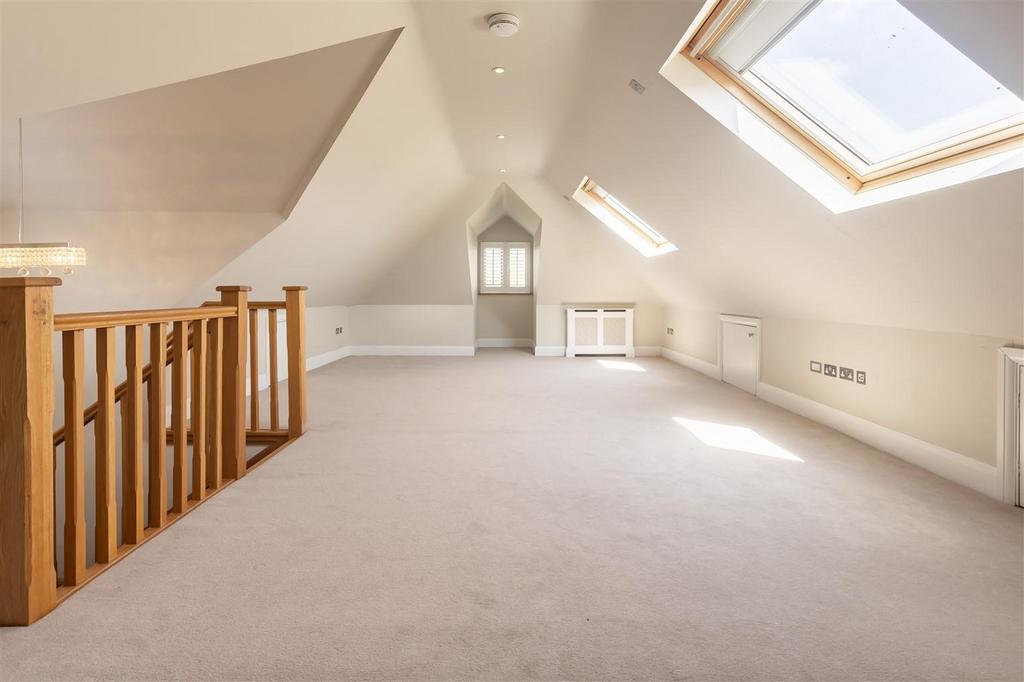 30 B Blackacre Road Theydon Bois, Essex, CM16 7 LU (