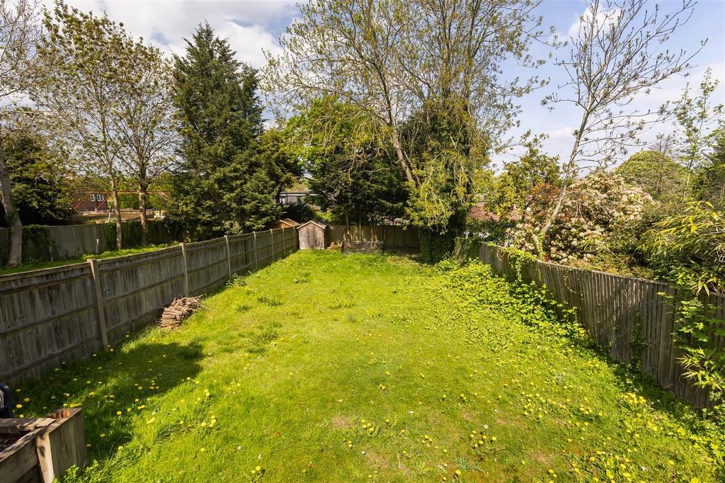 30 B Blackacre Road Theydon Bois, Essex, CM16 7 LU (